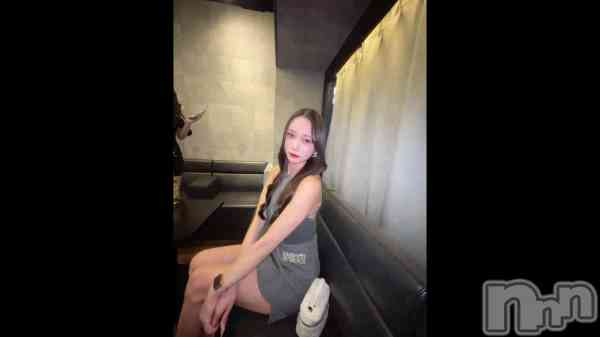 「私のご飯食べてくれる人〜〜?✋🏻🩷」