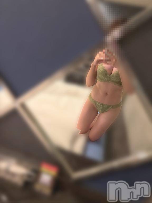 長岡デリヘルROOKIE(ルーキー) しずく☆プラチナ(24)の10月29日写メブログ「出勤中～🤝」