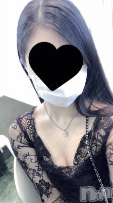 えみり・新人奥様(25) 身長151cm、スリーサイズB86(C).W57.H85。新潟デリヘル 人妻不倫処　桃屋　新潟店(ヒトヅマフリンドコロモモヤ)在籍。