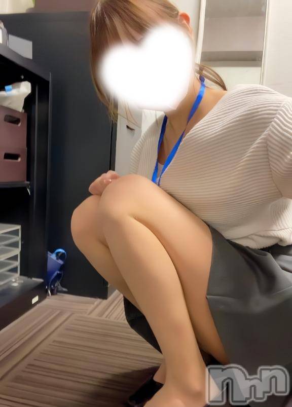新潟デリヘルSecret Love(シークレットラブ)【期待】かのん☆厳選地元美女☆(22)の2025年10月12日写メブログ「昼のお仕事してた時にオフィス内で撮った写メですw」