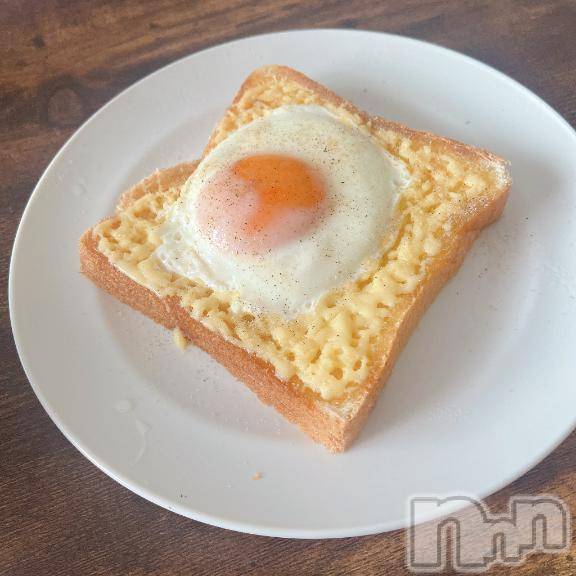 新潟デリヘル奥様特急 新潟店(オクサマトッキュウニイガタテン)りりな(29)の2026年5月3日写メブログ「パ〇ートースト🍞🍳 𓈒𓂂𓏸」