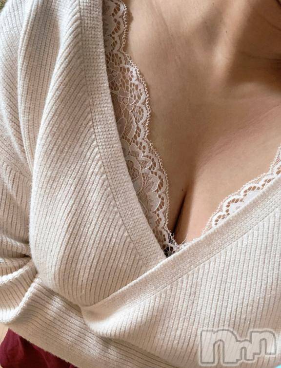 佐久発デリヘル佐久上田人妻隊(サクウエダヒトヅマタイ) まな(27)の10月21日写メブログ「2人きりの空間で🥰」