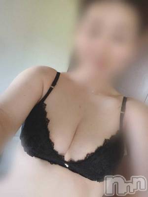 まい(25) 身長165cm、スリーサイズB97(E).W72.H101。三条デリヘル 新潟三条燕ちゃんこ(ニイガタサンジョウツバメチャンコ)在籍。