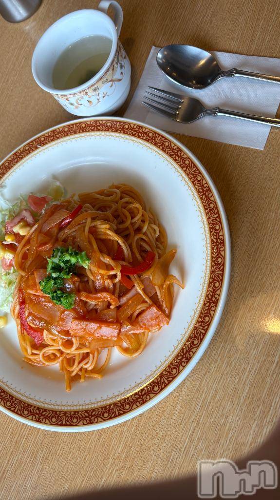 新潟デリヘル奥様特急 新潟店(オクサマトッキュウニイガタテン)るるな(23)の2025年11月14日写メブログ「🍴食レポ隊🍴」