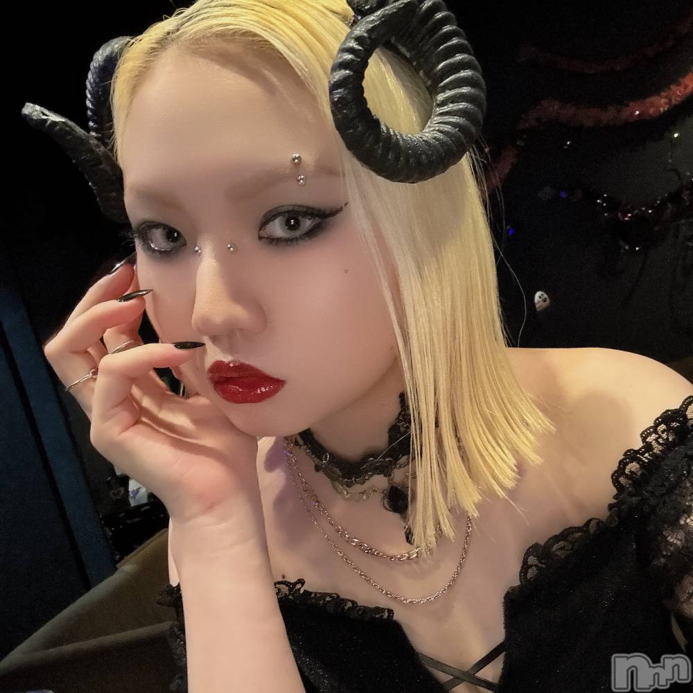 新潟駅前スナック・ガールズバーGirlsBar rena(ガールズバーレナ) LILYの11月1日写メブログ「新メンバーLily⚜️です」