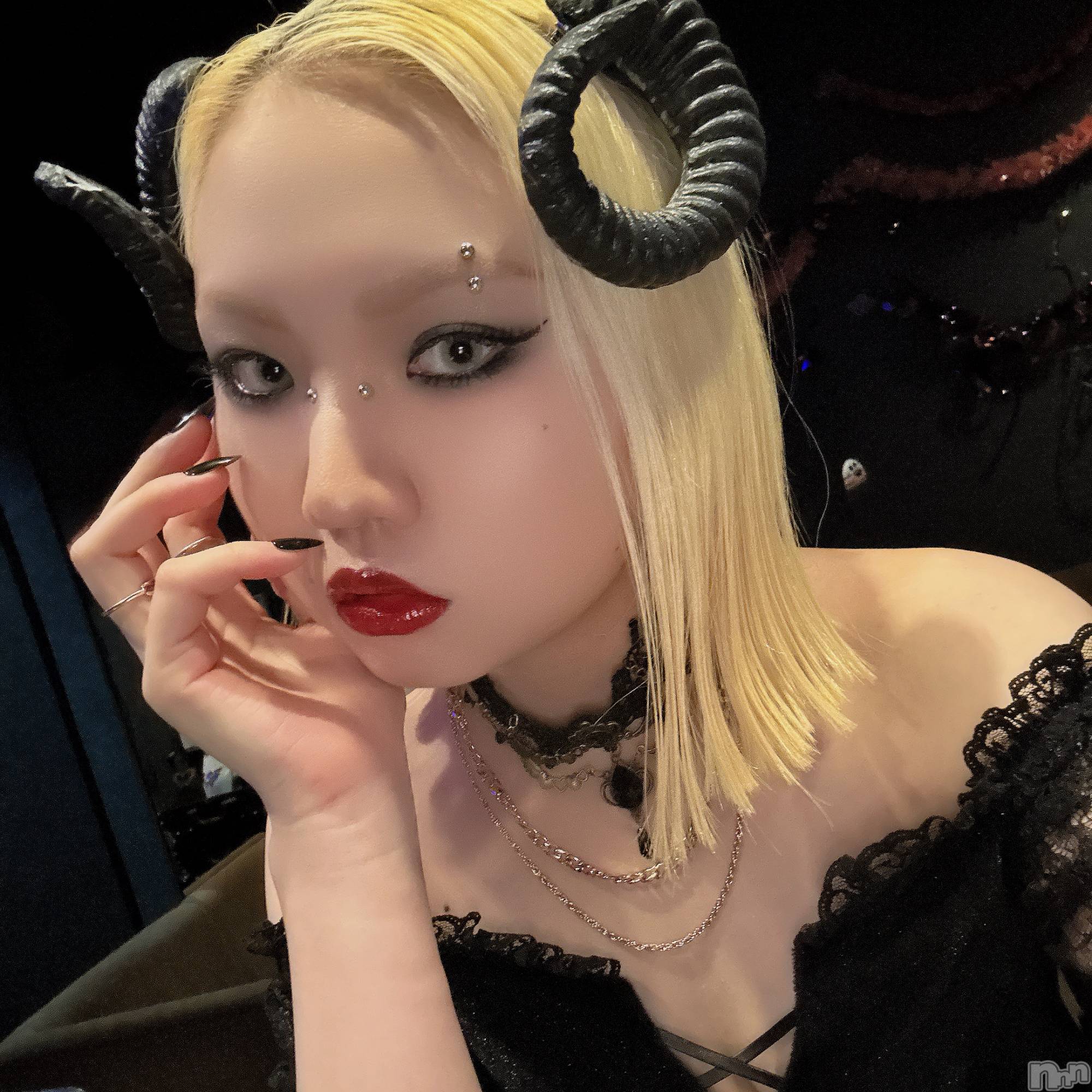 新潟駅前スナック・ガールズバーGirlsBar rena(ガールズバーレナ) の2025年11月1日写メブログ「新メンバーLily⚜️です」