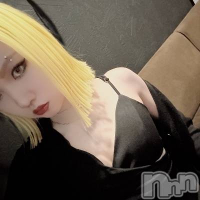 LILY(ヒミツ) 身長161cm。新潟駅前スナック・ガールズバー GirlsBar rena(ガールズバーレナ)在籍。