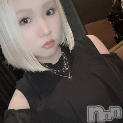 ��������ˤ��륹�ʥå��������륺�С���GirlsBar rena(�����륺�С����)�פΥ��㥹�ȡ�LILY�פξҲ����