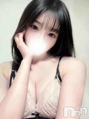 えま(18) 身長154cm、スリーサイズB84(B).W55.H83。上越デリヘル BLUE BIRD上越店(ブルーバード上越店)在籍。