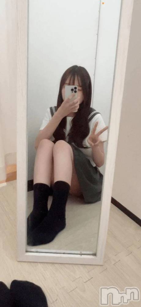 新潟デリヘル新潟デリヘル倶楽部(ニイガタデリヘルクラブ) ななみ(18)の11月8日写メブログ「初めまして( .ˬ.)