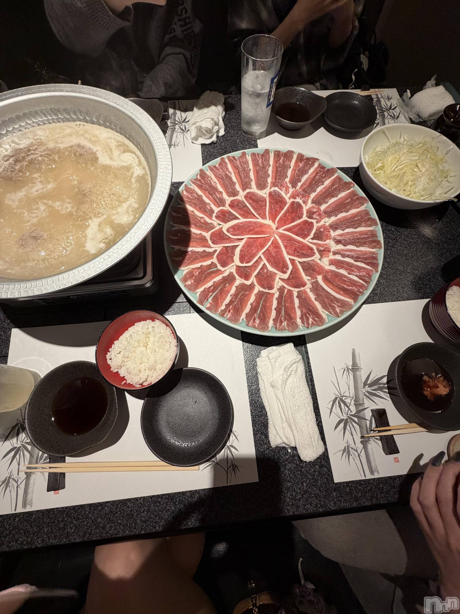 ��Ʋ����Х��顦�����Lounge en&.(�饦�󥸥���) ��2026ǯ10��11���̥�֥�������𝑴𝑶𝑵𝑬𝒀🍖��