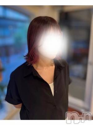 しおり(♪)(20) 身長161cm、スリーサイズB83(B).W56.H83。上越デリヘル HONEY(ハニー)在籍。