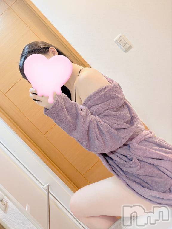 新潟デリヘル新潟人妻　2nd Wife(セカンドワイフ)体験。くるみ奥様(23)の2026年1月15日写メブログ「待ってます🥰🥰」