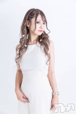 ���ܱ����ˤ��륹�ʥå��������륺�С���Lounge FLEUR(�饦�󥸥ե롼��)�פΥ��㥹�ȡ֤椺�פξҲ����