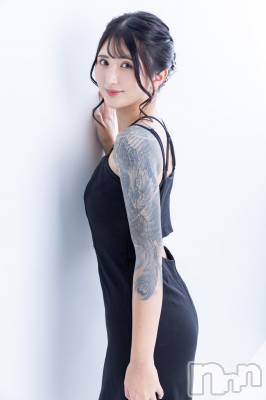 ���ܱ����ˤ��륹�ʥå��������륺�С���Lounge FLEUR(�饦�󥸥ե롼��)�פΥ��㥹�ȡ֤椫�פξҲ����