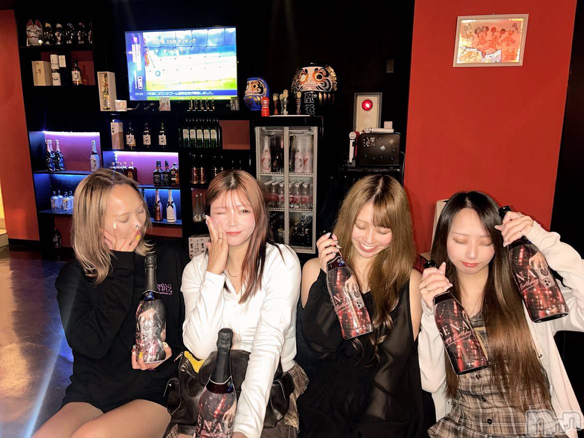 ���ܱ������ʥå��������륺�С�Lounge FLEUR(�饦�󥸥ե롼��) ��2026ǯ10��9���̥�֥�����HBD🤍��