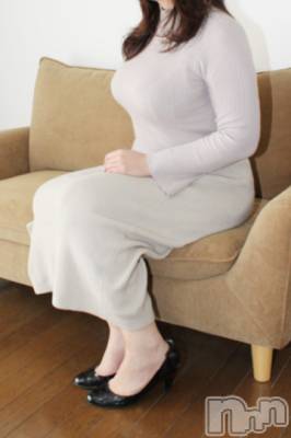 新人☆なぎさ(32) 身長158cm、スリーサイズB102(G以上).W72.H98。長野デリヘル Story ～人妻物語～(ストーリー)在籍。