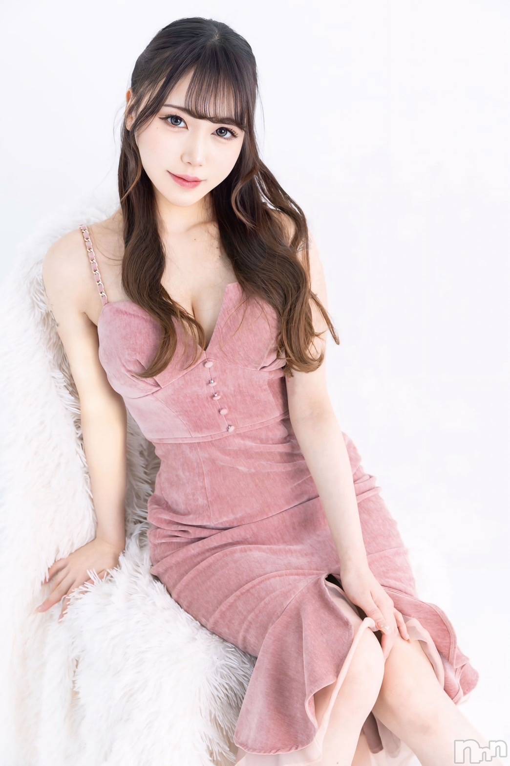 ���ܱ�������Х��顦�����Lounge e'nne(�饦�󥸥����) ��2026ǯ3��2���̥�֥�����3��С��������