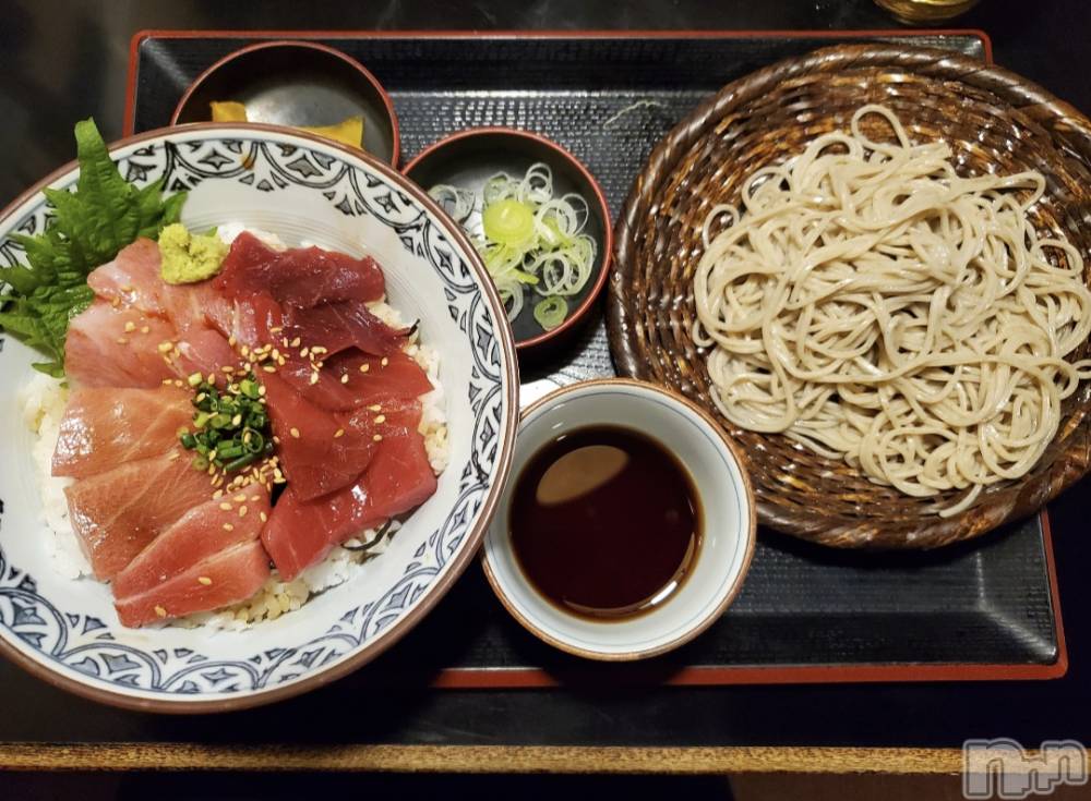 新潟デリヘル人妻楼　新潟店(ヒトヅマロウ　ニイガタテン) 夏目(28)の3月28日写メブログ「新人期間終了です🧡」