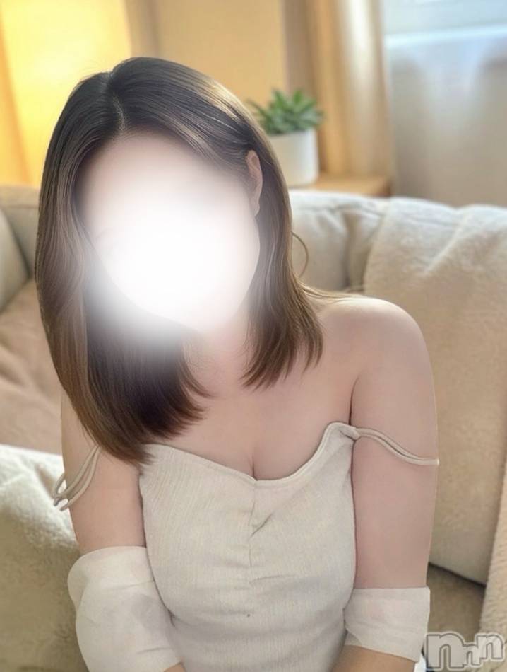 新潟メンズエステ(アイーブ)の2026年4月24日お店速報「華金✨総勢15名でご案内‼️大人気りあさん、9時〜出勤開始‼️」