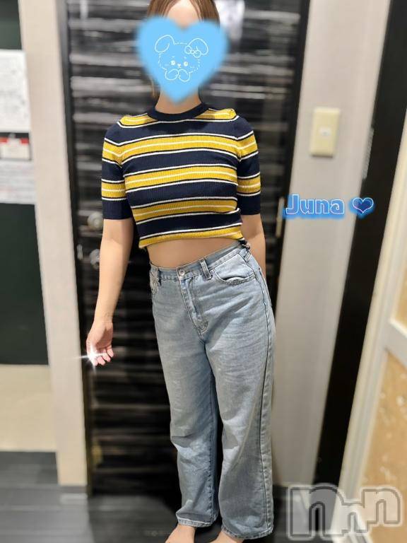 長岡デリヘルBIANCA～主人の知らない私～長岡店(ビアンカナガオカテン) 花月　じゅな(25)の8月24日写メブログ「帰る10秒前に急いで取ってもらったから変なポーズ（笑）ポッケの中出てるし😂」