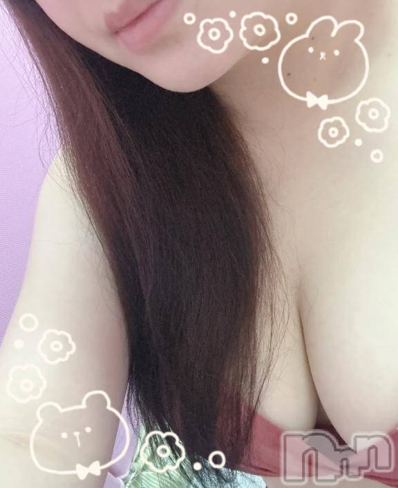 新潟デリヘル奥様特急 新潟店(オクサマトッキュウニイガタテン)かりな(20)の2026年4月13日写メブログ「出勤してます(*^^*)」