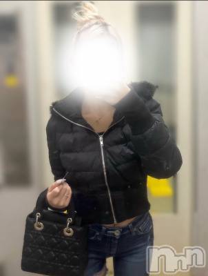 EIMI(20) 身長160cm、スリーサイズB().W.H。新潟メンズエステ CHANEL(シャネル)在籍。