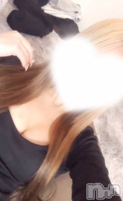 EIMI(20) 身長160cm、スリーサイズB().W.H。新潟メンズエステ CHANEL(シャネル)在籍。