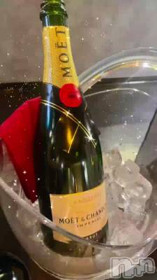 🥂✨