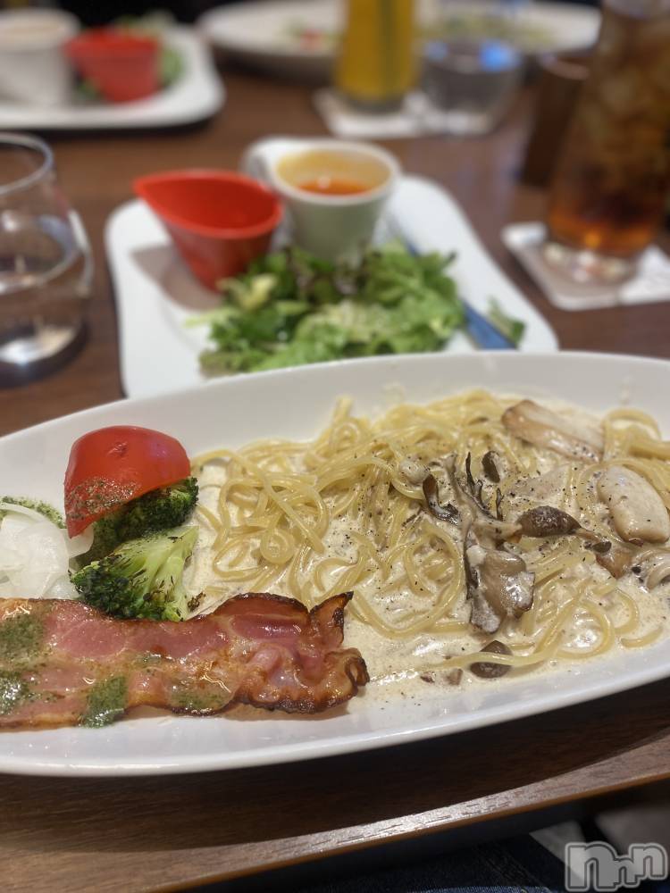 ��Į����Х��顦�����ILY(��������磻) �쥤�ʤ�6��2���̥�֥�����lunch😋🍴💕��