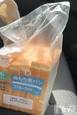 新潟ソープ 新潟バニーコレクション(ニイガタバニーコレクション) アミ(22)の10月7日写メブログ「食パン抱えた女🍞」