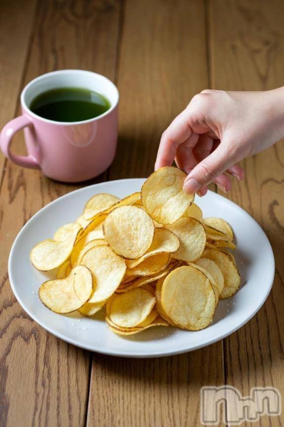 新潟デリヘル人妻不倫処　桃屋　新潟店(ヒトヅマフリンドコロモモヤ)はる・新人奥様(34)の2026年6月21日写メブログ「今日はスナックの日🍿」
