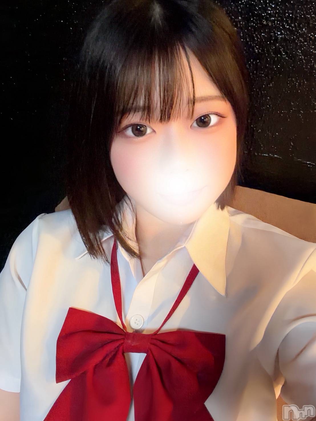 てる