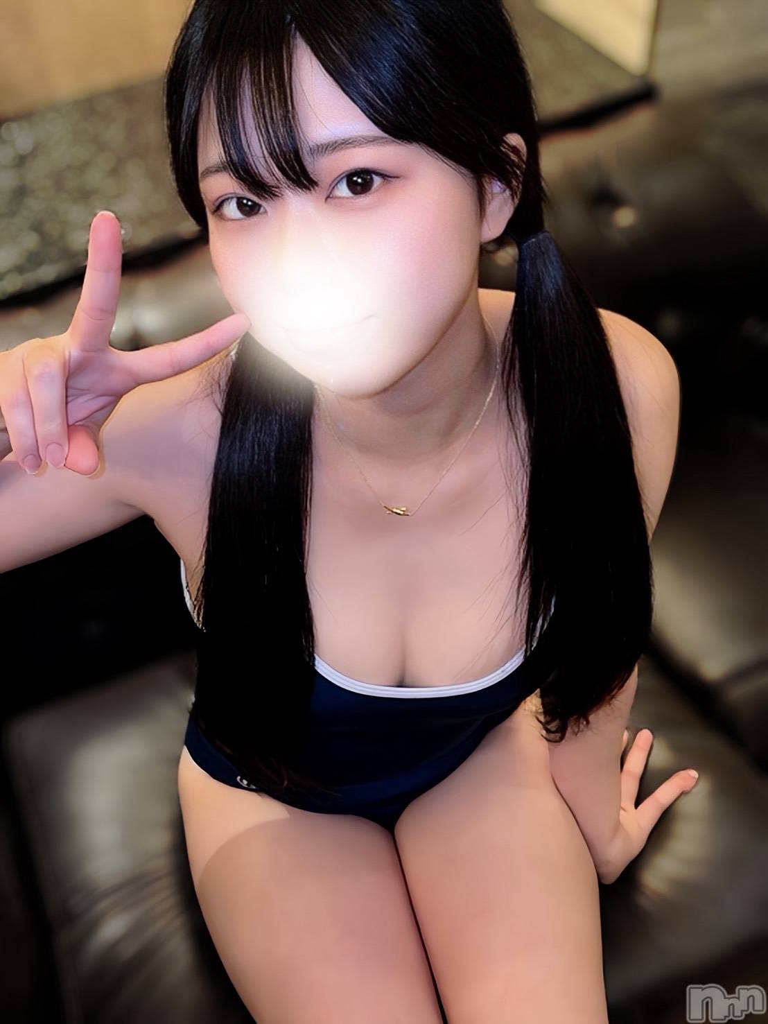 てる