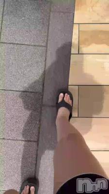 ˭��