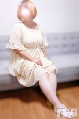詩織（しおり）お姉さん(27) 身長156cm、スリーサイズB97(E).W85.H102。松本発デリヘル ポチャ女子(ポチャジョシ)在籍。