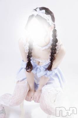ジュリーしおり(20) 身長165cm、スリーサイズB83(D).W52.H79。新潟おっパブ SUPER ANGEL(スーパーエンジェル)在籍。