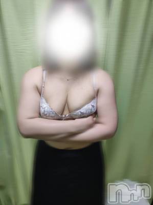 あき(38) 身長156cm、スリーサイズB98(E).W83.H99。三条デリヘル 新潟三条燕ちゃんこ(ニイガタサンジョウツバメチャンコ)在籍。