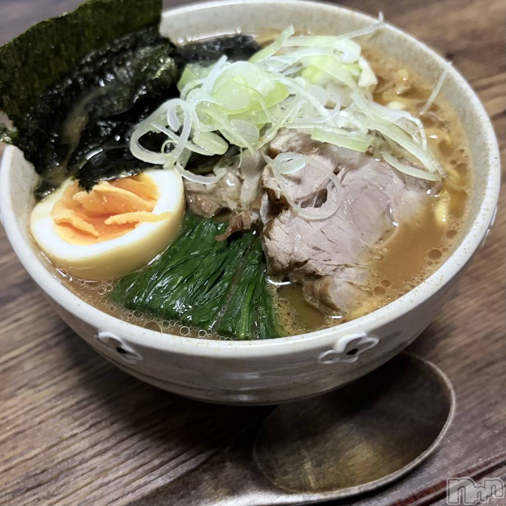 ��Ʋ����Х��顦�����THE LOUNGE ����(�饦�󥸥ե���) �ʤʤ�8��17���̥�֥�����🍜🍥��