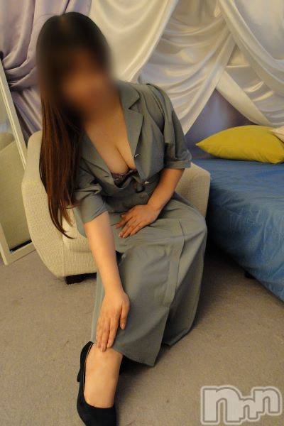 長岡デリヘル(ビアンカナガオカテン)の2023年11月7日お店速報「☆話題の新人奥様2名出勤＆プレカとサビチケ・3つの割引サービスでお得に♪」