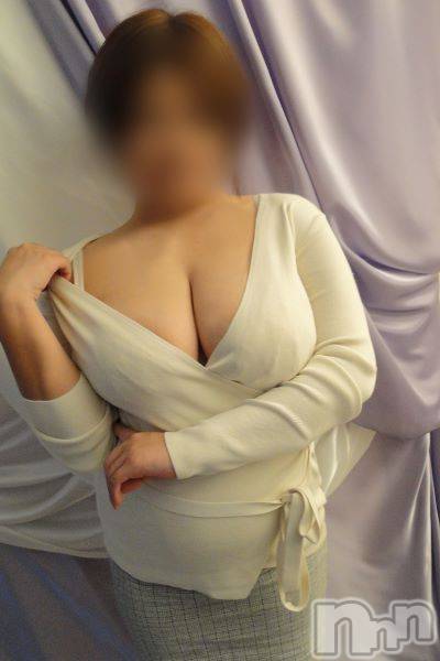 長岡人妻デリヘル(ビアンカナガオカテン)の2024年2月25日お店速報「☆Iカップ若妻出勤＆プレカと割引券・サビチケ・3つの割引サービスでお得に」