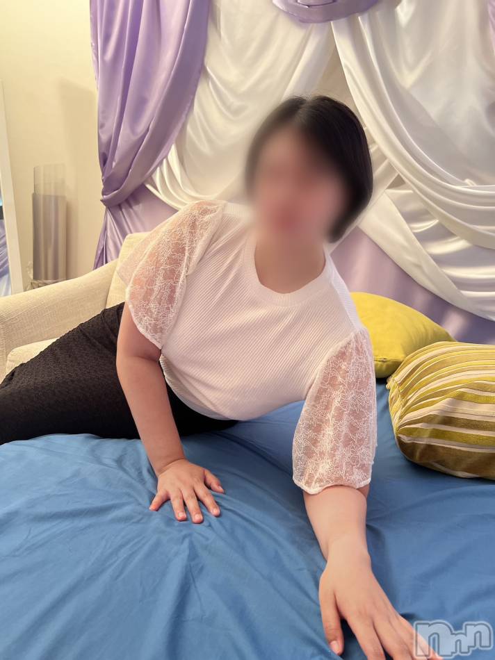 長岡デリヘル(ビアンカナガオカテン)の2025年8月12日お店速報「☆話題の新人奥様3名ご出勤＆19時以降は夜割でお得に遊びましょ♪」