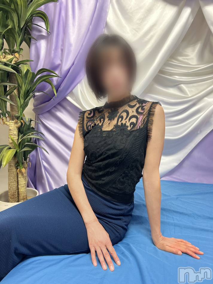 長岡デリヘル(ビアンカナガオカテン)の2025年11月23日お店速報「☆妖艶マダムの緊急入店＆19時以降は夜割でお得に♪」