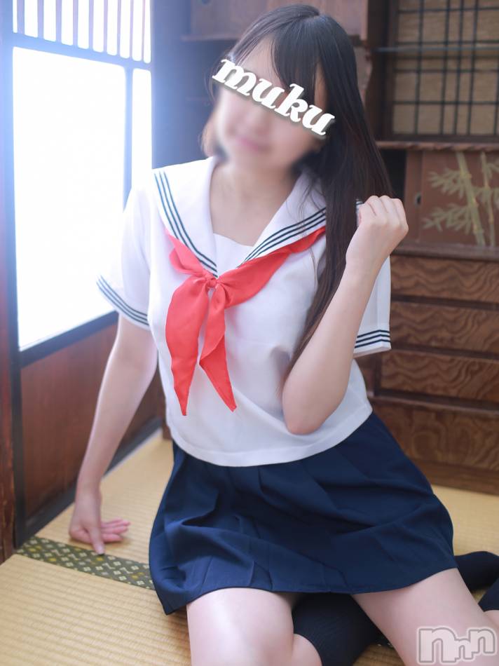 長岡デリヘル(ジュンムク)の2019年4月19日お店速報「輝くストレートヘアにすれ違うとフワリといい香りのする美少女『しほちゃん』」