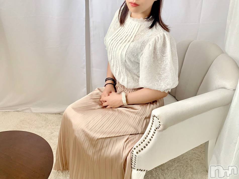 長岡デリヘル(ジュンムク)の2020年8月4日お店速報「待機してます♪『ひかりちゃん』夜はこれからお電話お待ちしてます」