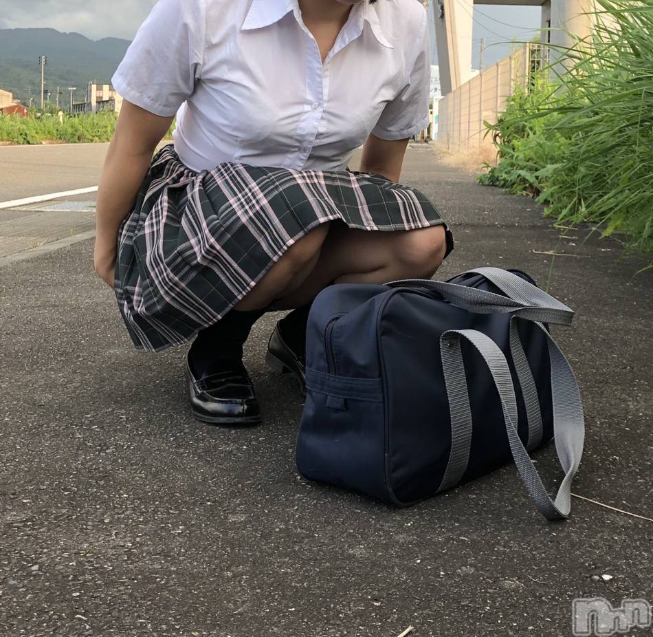 長岡デリヘル(ジュンムク)の2020年11月4日お店速報「むっちり色白、天真爛漫な『なづなちゃん』今スグご案内可能です！！」