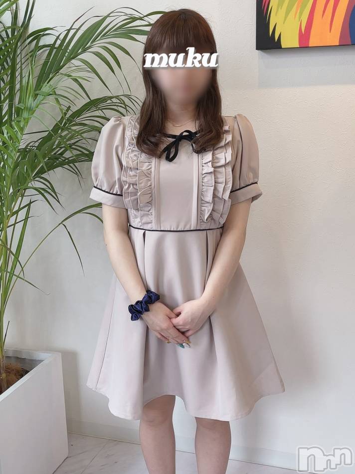 長岡デリヘル(ジュンムク)の2021年10月10日お店速報「元保育士のミニマム美巨乳制服少女『ゆめちゃん』 本日大好評出勤中です」