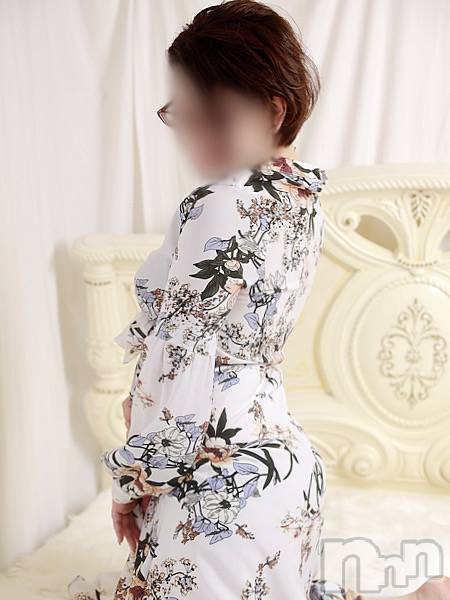 長岡デリヘル(ナガオカヒトヅマイチ)の2022年4月30日お店速報「明日の予約は今日が『断然』お得！」