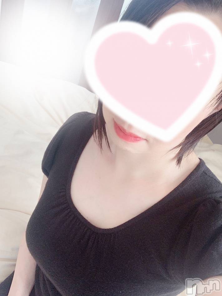 長岡人妻デリヘル(ナガオカヒトヅマイチ)の2024年5月20日お店速報「オ⚪ニーが先かすずのorななみが先か？どっちでイク？」