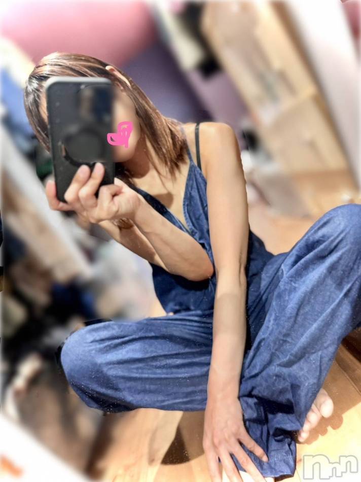 長岡人妻デリヘル(ナガオカヒトヅマイチ)の2024年6月5日お店速報「本日も綺麗でエッチな地元奥様が出勤中♥️」